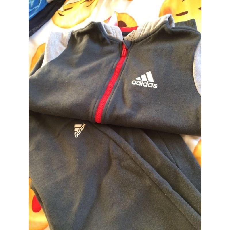 Kids 9/10 adidas tracksuit