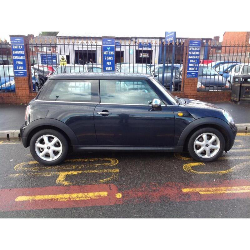 Mini Mini 1.4 One. 12 months mo,t 2 lady former keepers 2 keys