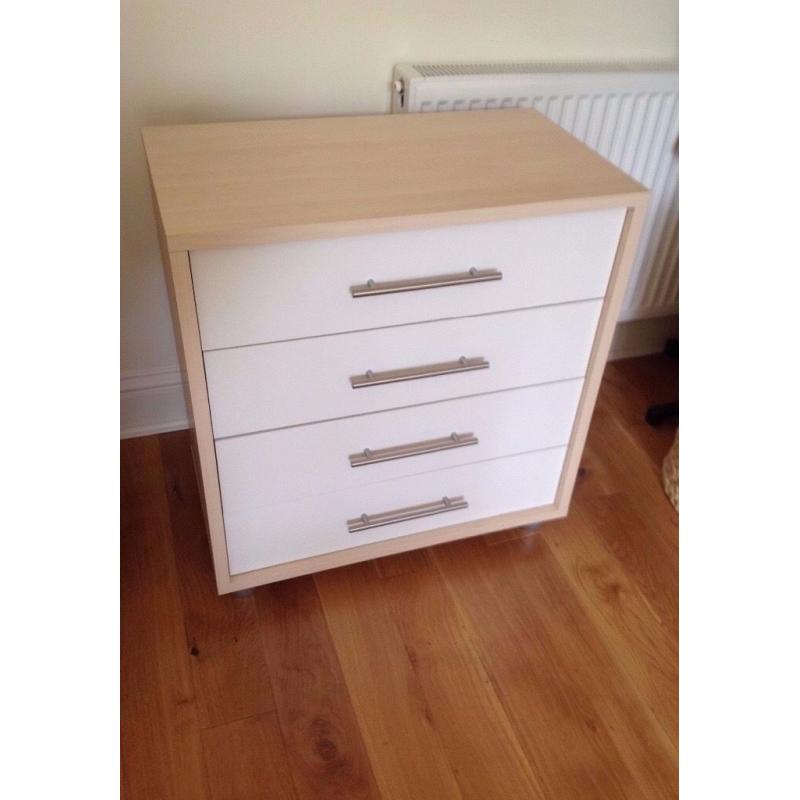 CHEST OF DRAWERS WHITE AND MAPLE EFFECT WITH STAINLESS STEEL ROD HANDLES IN VERY GOOD CONDITION