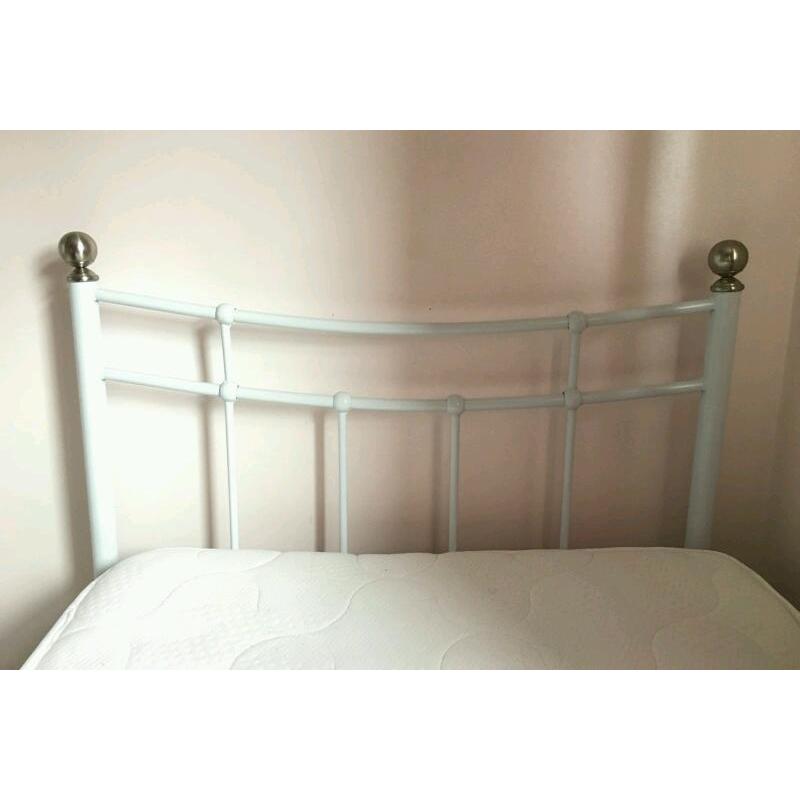 White metal bed frame (single)