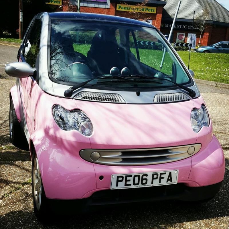 pink smart car