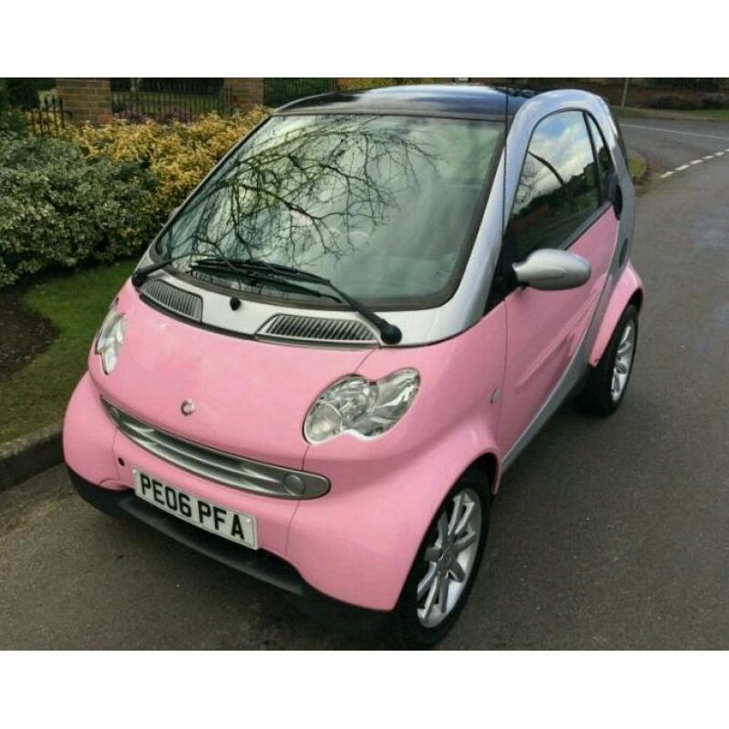 pink smart car