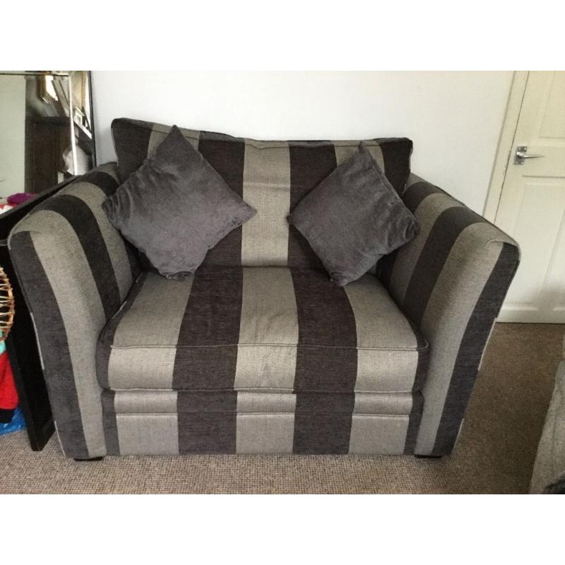 Snuggle Love Chair excellent condition