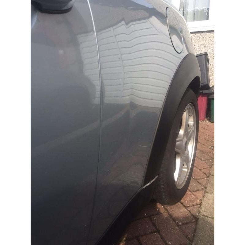 2009 Mini Cooper D - small dent