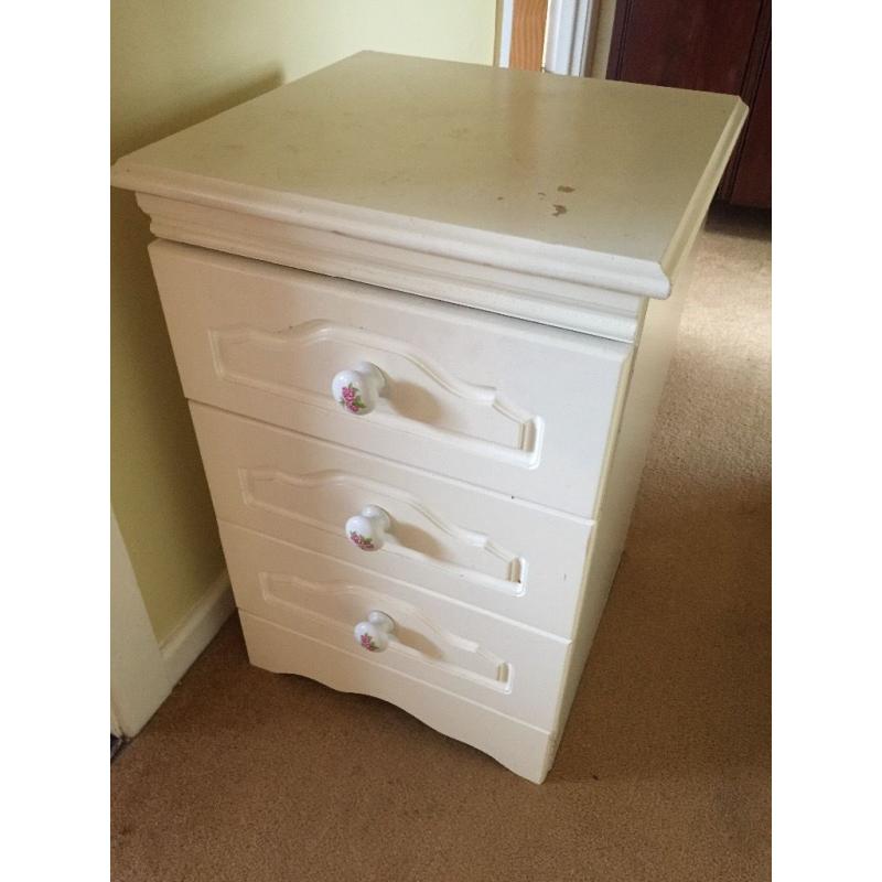 Bedside drawers & vanity desk for sale