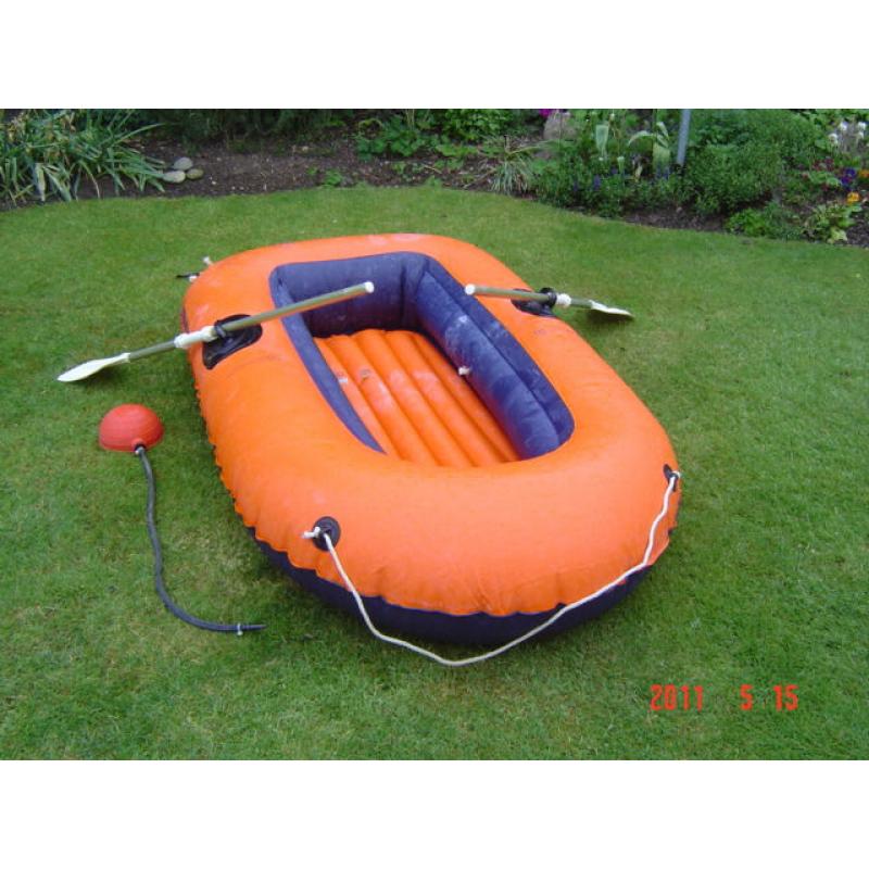 Heavy duty dingy for sale complete with 2 oars, inflator and safety line attachment.