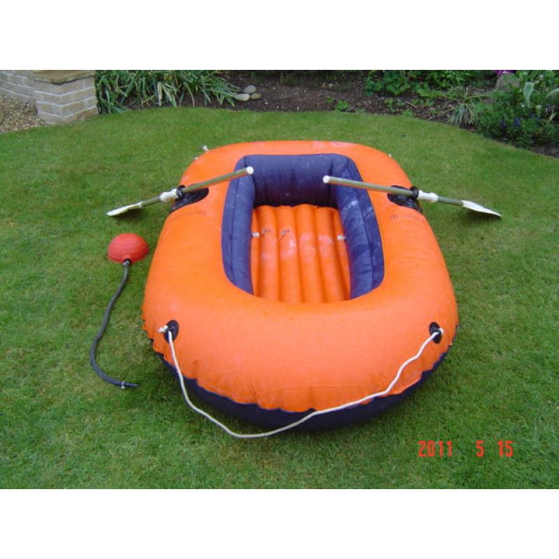 Heavy duty dingy for sale complete with 2 oars, inflator and safety line attachment.