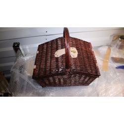 Wicker picnic basket