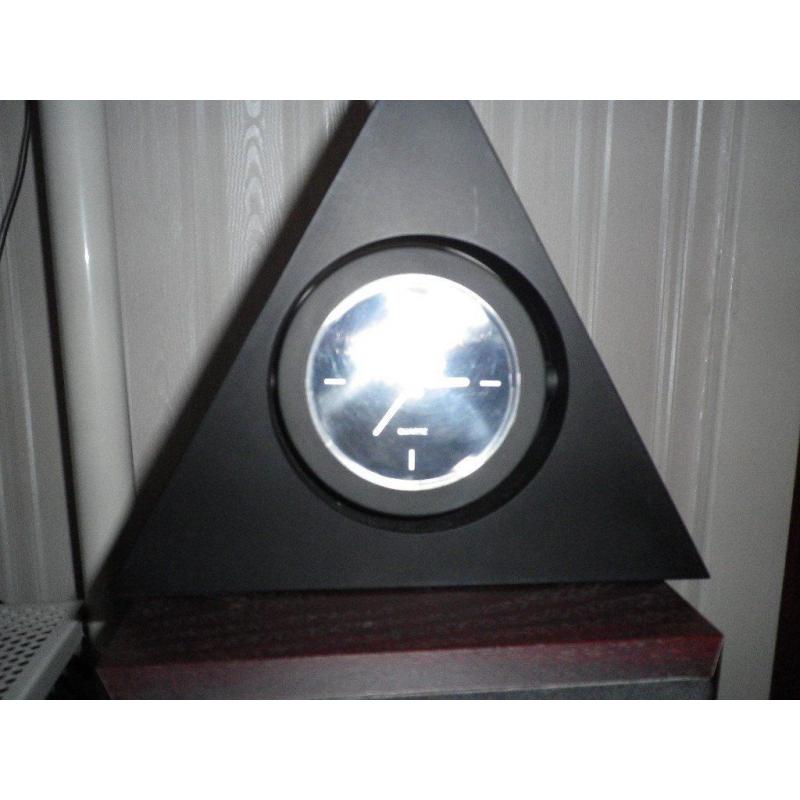 New Mantle clock black triangle