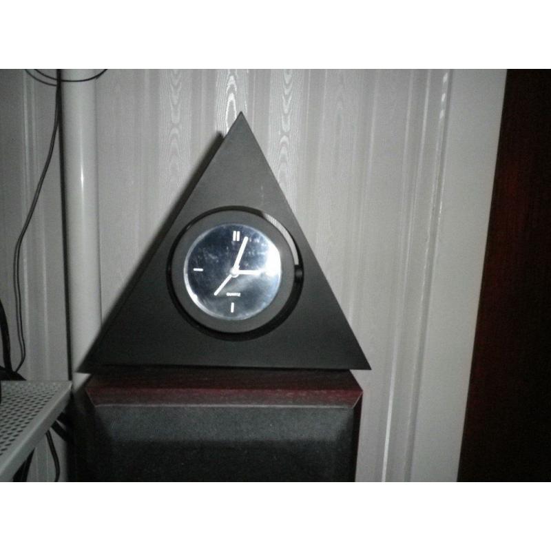 New Mantle clock black triangle