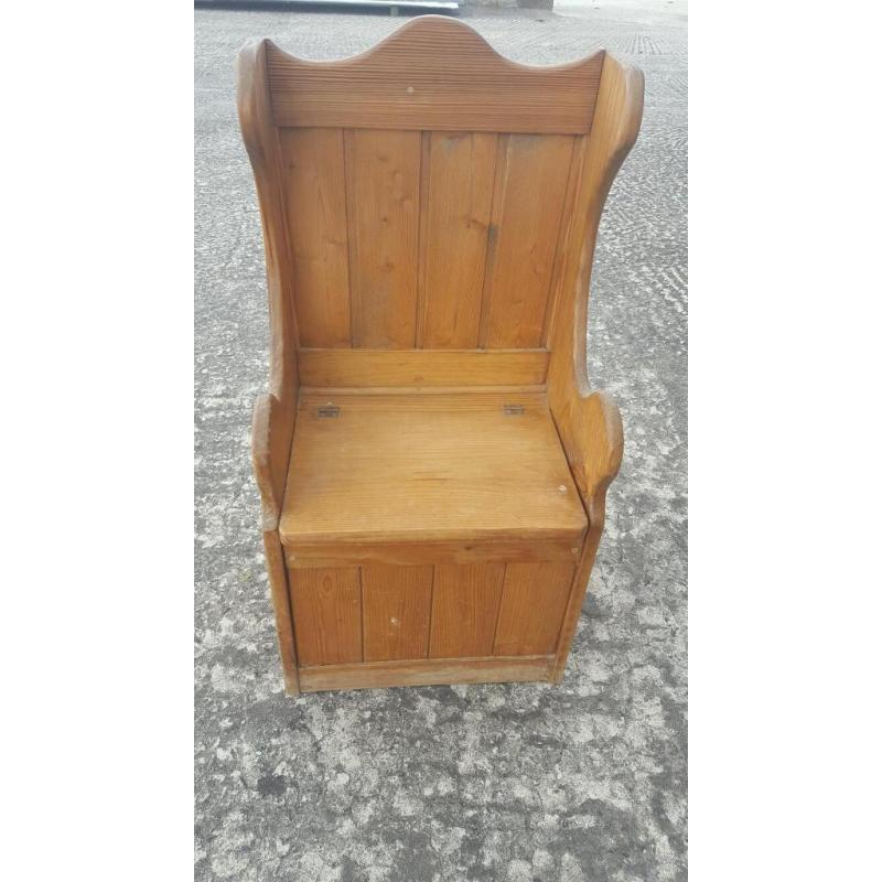 Pine unit chair