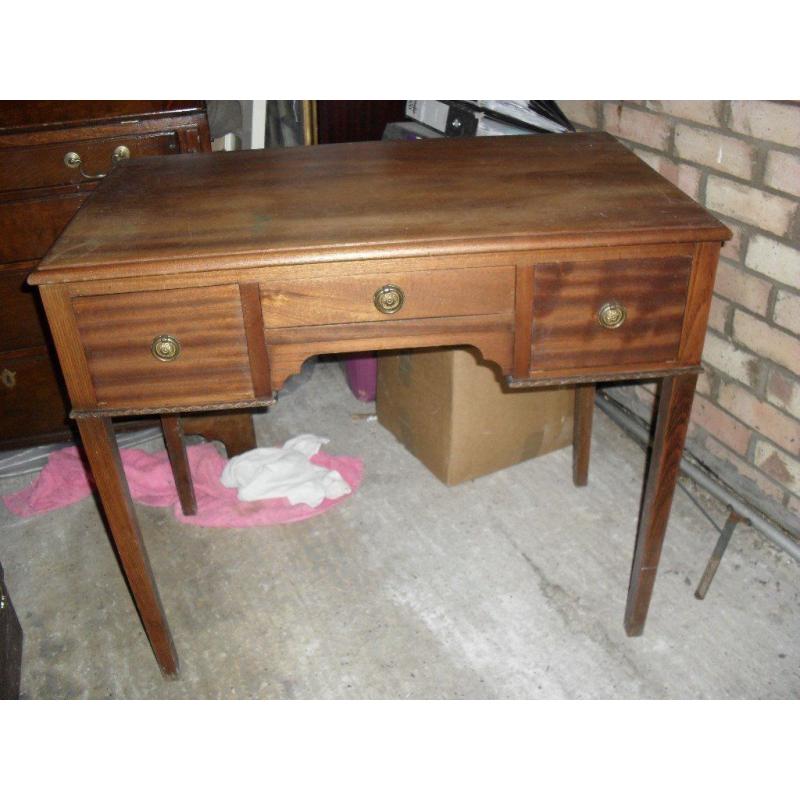 Small dressing table. 20th century mahogany in good condition