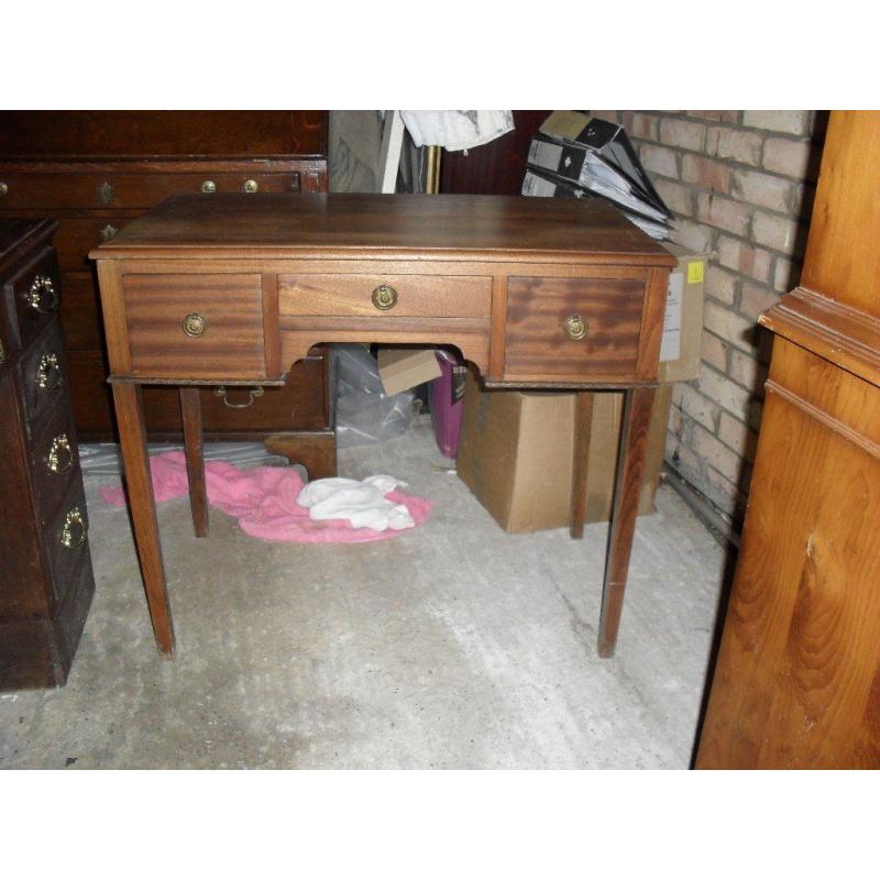 Small dressing table. 20th century mahogany in good condition