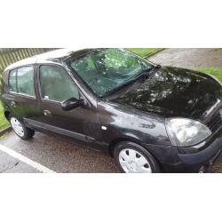 renualt clio 1.2 5 door 1 year Mot