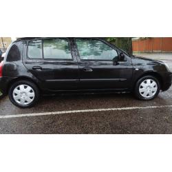 renualt clio 1.2 5 door 1 year Mot