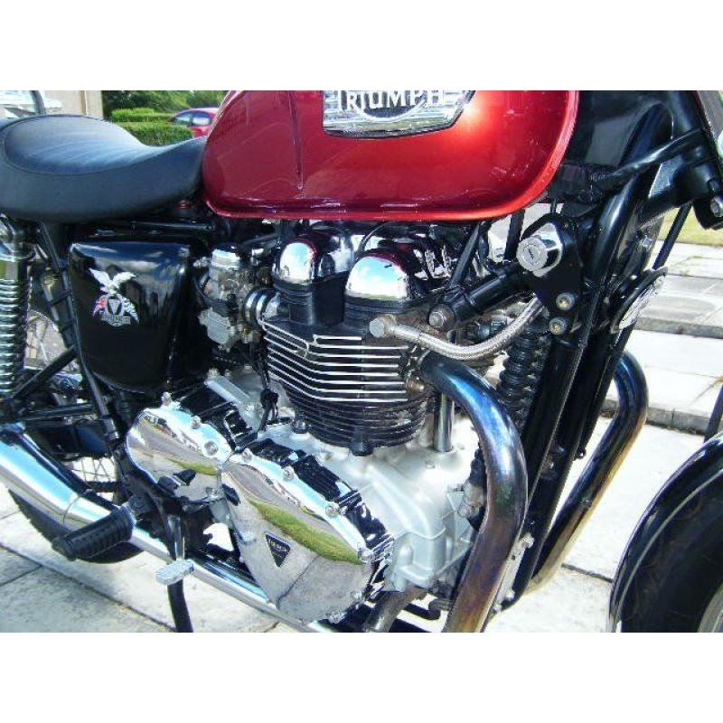 TRIUMPH THRUXTON/BONNEVILLE