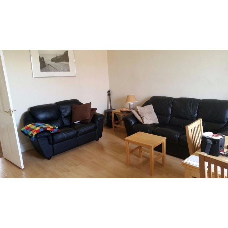 Double Bedroom clean flat Dennistoun Glasgow available start August