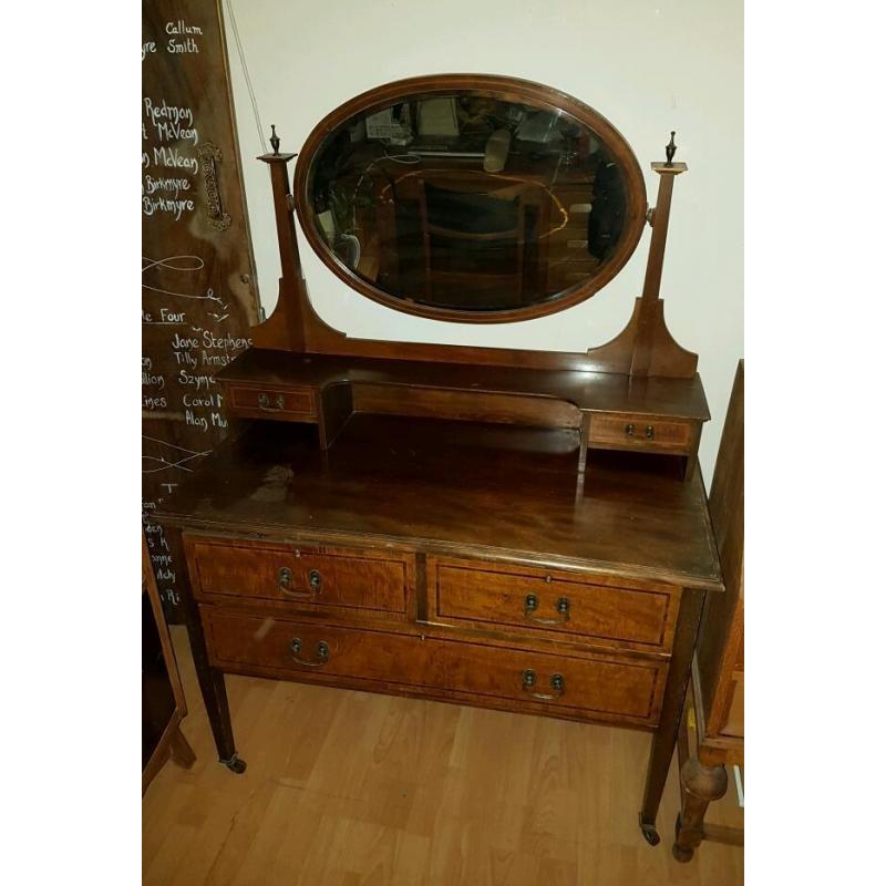 *PENDING COLLECTION* Dresser with mirror