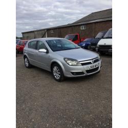 2005 Vauxhall Astra design Automatic low mileage 5 dr hatchback in solver drives superb half leather