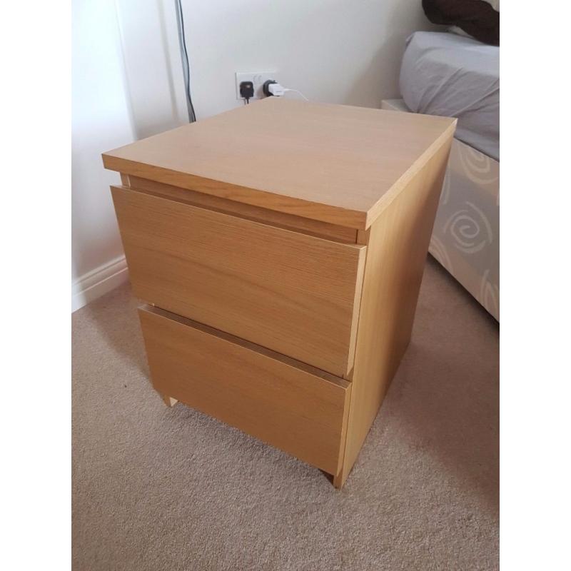 2 bedside tables