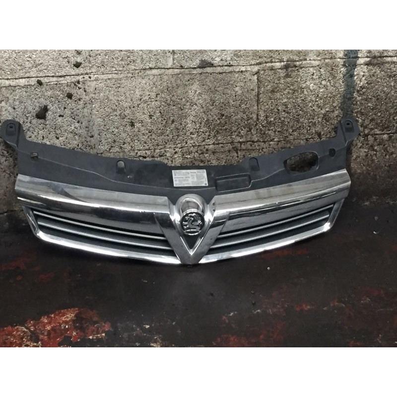 VAUXHALL ASTRA H FRONT GRILL