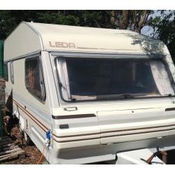 Twin axel Avondale 5/6 berth with full size awning