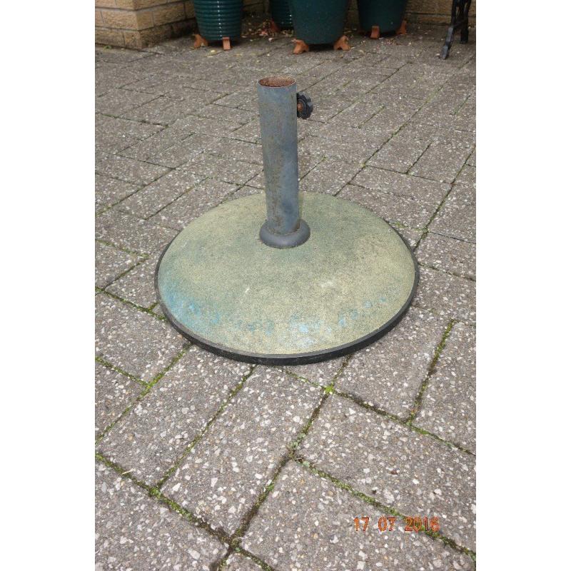 Garden parasol base