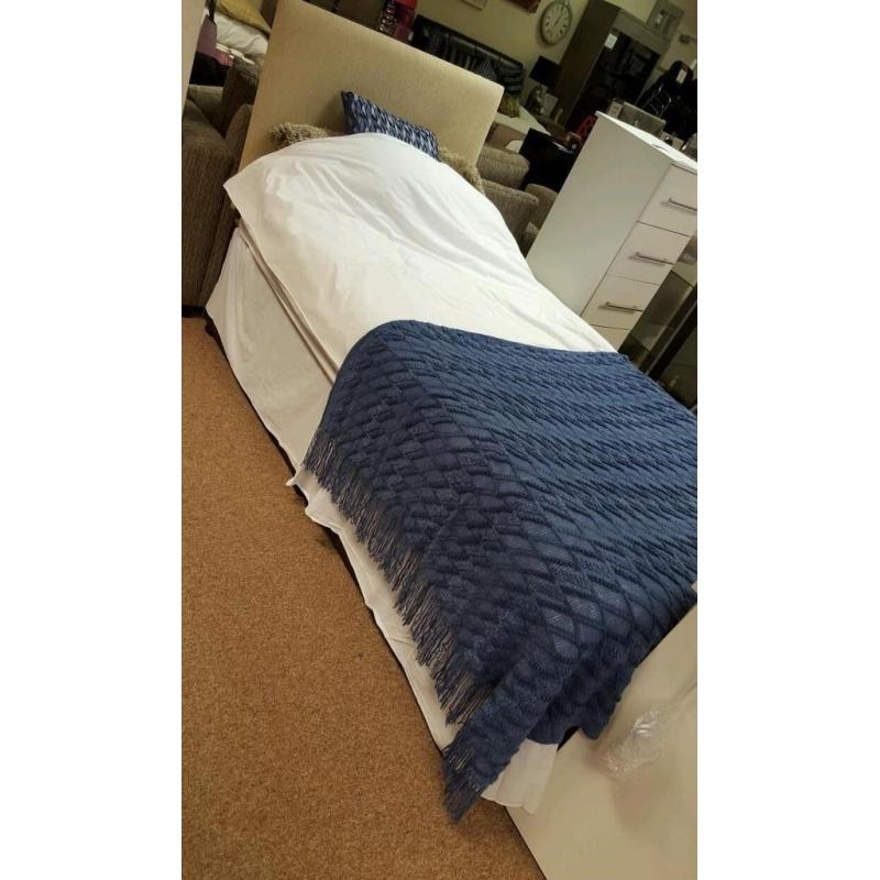 Bargain !!!! 3ft Divan Bed with FREE Headboard and Mattress