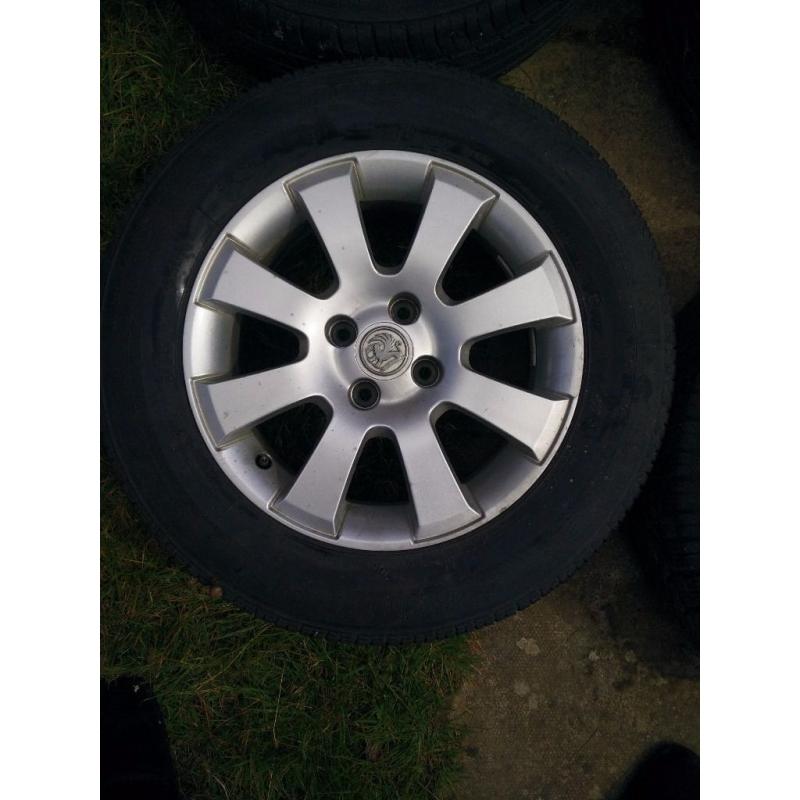 Vauxhall astra H MK5 Alloy wheels with tyres in good condition