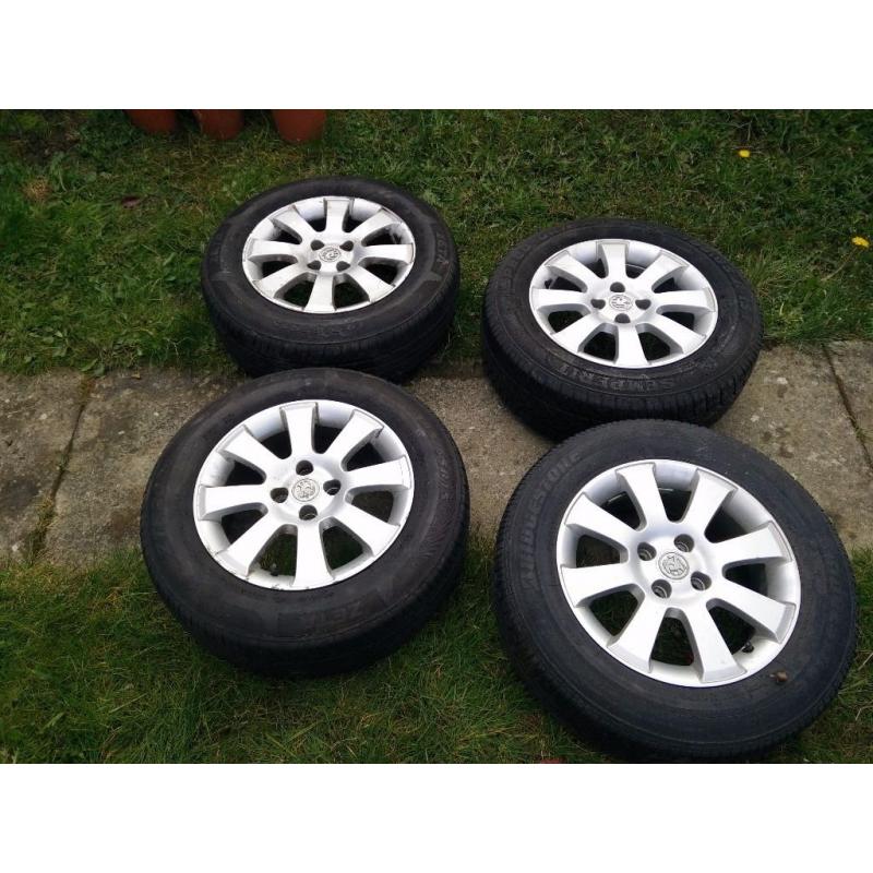 Vauxhall astra H MK5 Alloy wheels with tyres in good condition