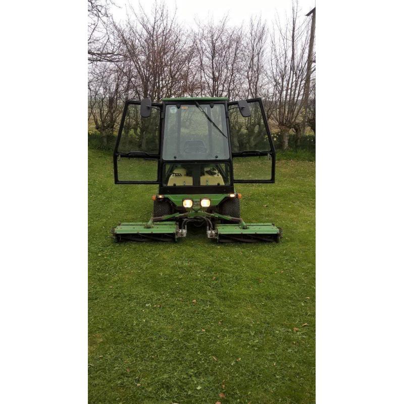 Ride on three gang cylinder lawnmower