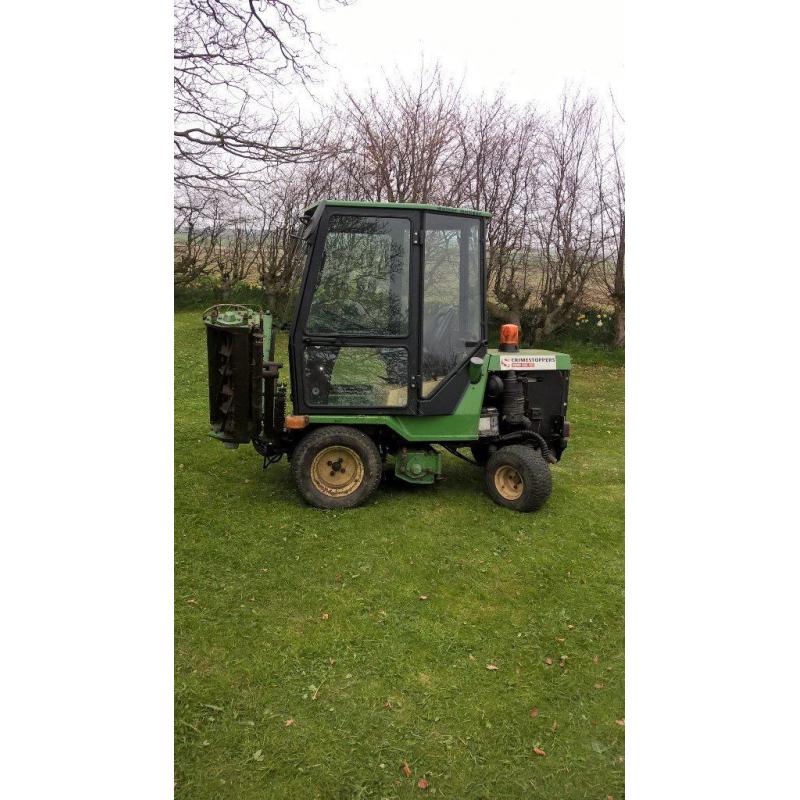 Ride on three gang cylinder lawnmower