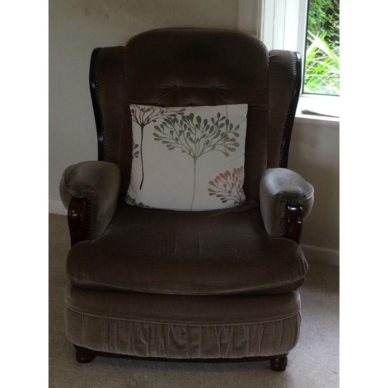 3 Seater Settee and 2 Chairs