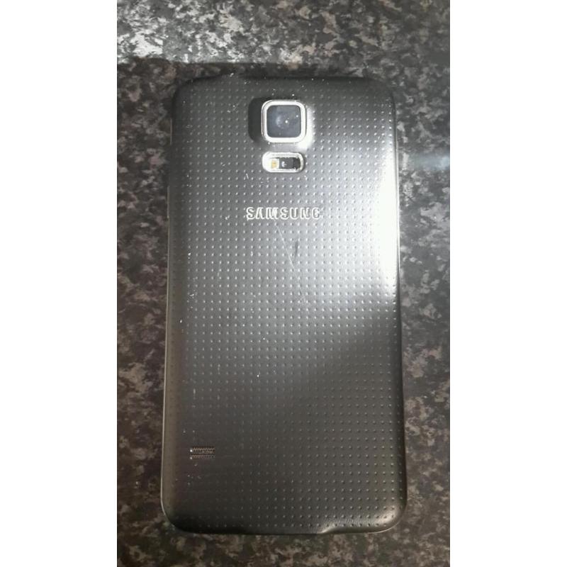 Samsung Galaxy S5 SM-G900F 16Gb in Charcoal Black - BOXED & UNLOCKED