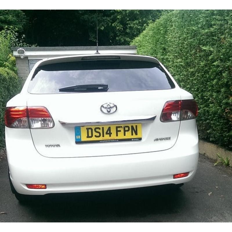 Toyota Avensis Diesel Tourer White 2014