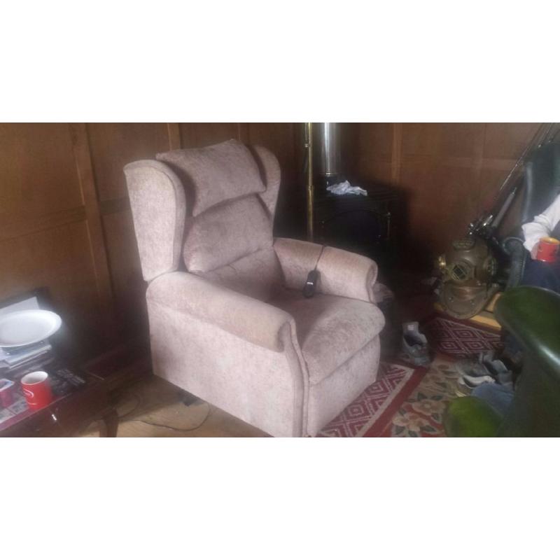 HSL MOTOR RISE RECLINE COMFORT RECLINER ARMCHAIR ORTHOPAEDIC CHAIR COLLECT WEST MIDS / ABERYSTWTH