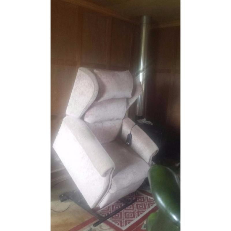 HSL MOTOR RISE RECLINE COMFORT RECLINER ARMCHAIR ORTHOPAEDIC CHAIR COLLECT WEST MIDS / ABERYSTWTH