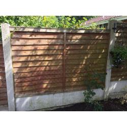 4 wooden fence panels