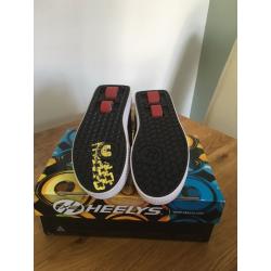 Heelys size 3 practically brand new!! Look!!!!