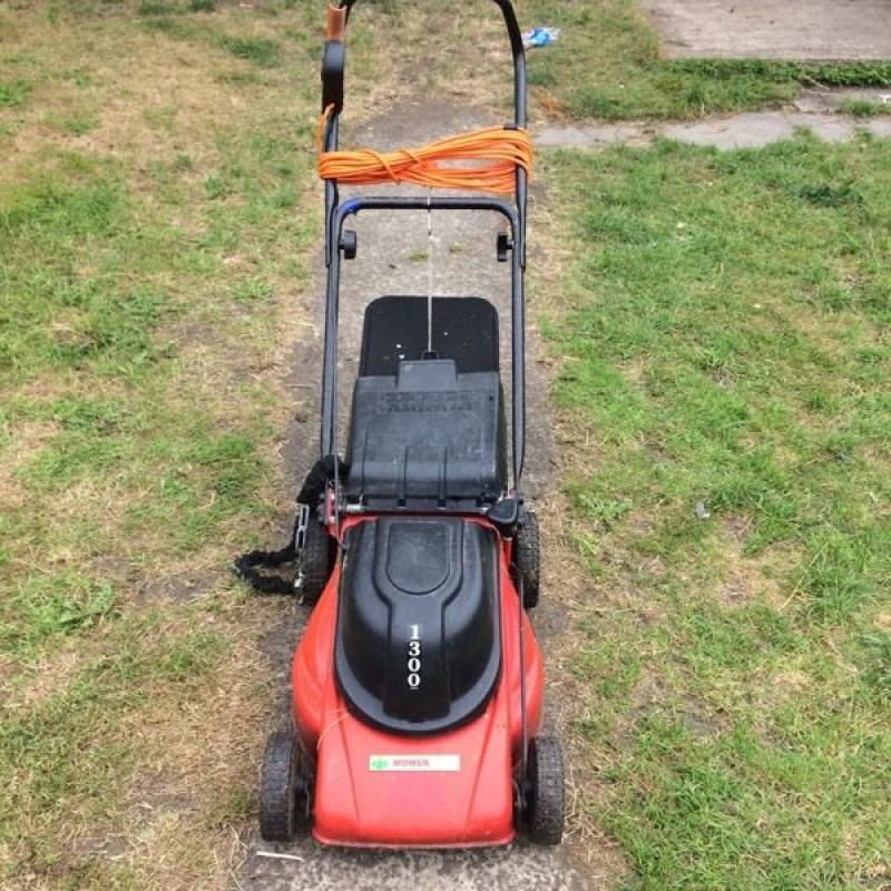 Electric mower and grass box