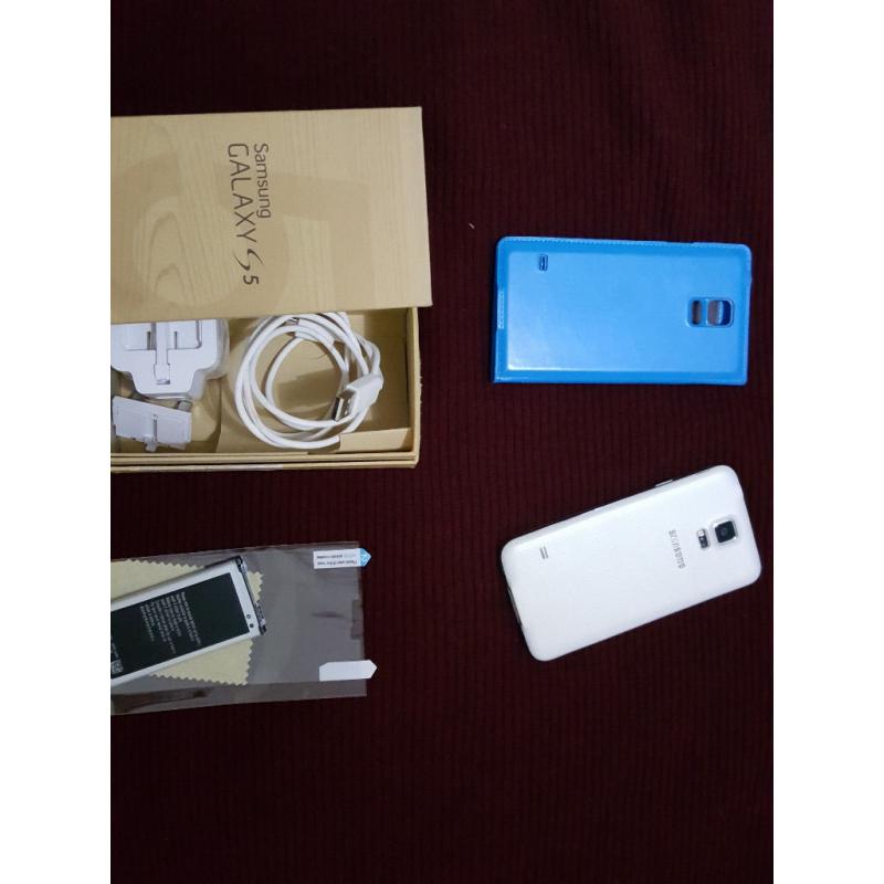 Samsung galaxy S5 (Voda) - Very Good Condition (CAN DELIVER LOCALLY)