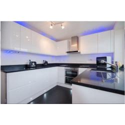 WREN Handleless white gloss kitchen (nearly new) *plus granite worktops*