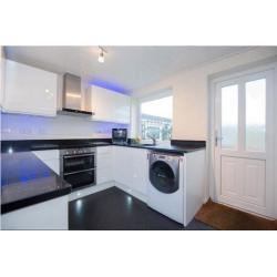 WREN Handleless white gloss kitchen (nearly new) *plus granite worktops*