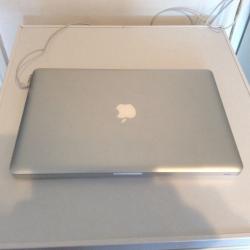 Apple MacBook Pro 15.4" Laptop