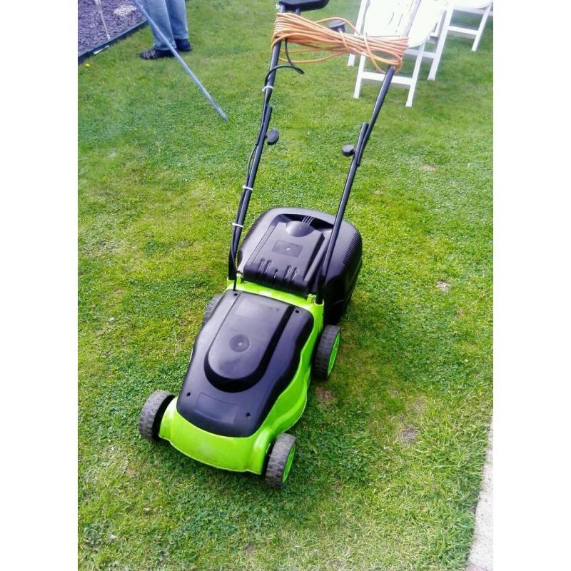 Electric lawnmower