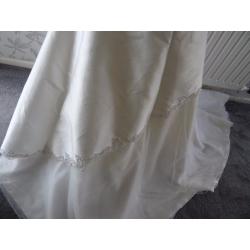 19=white lovel y wedding dress