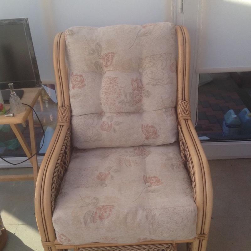 Conservatory 2seater and two arm chairs non smoker