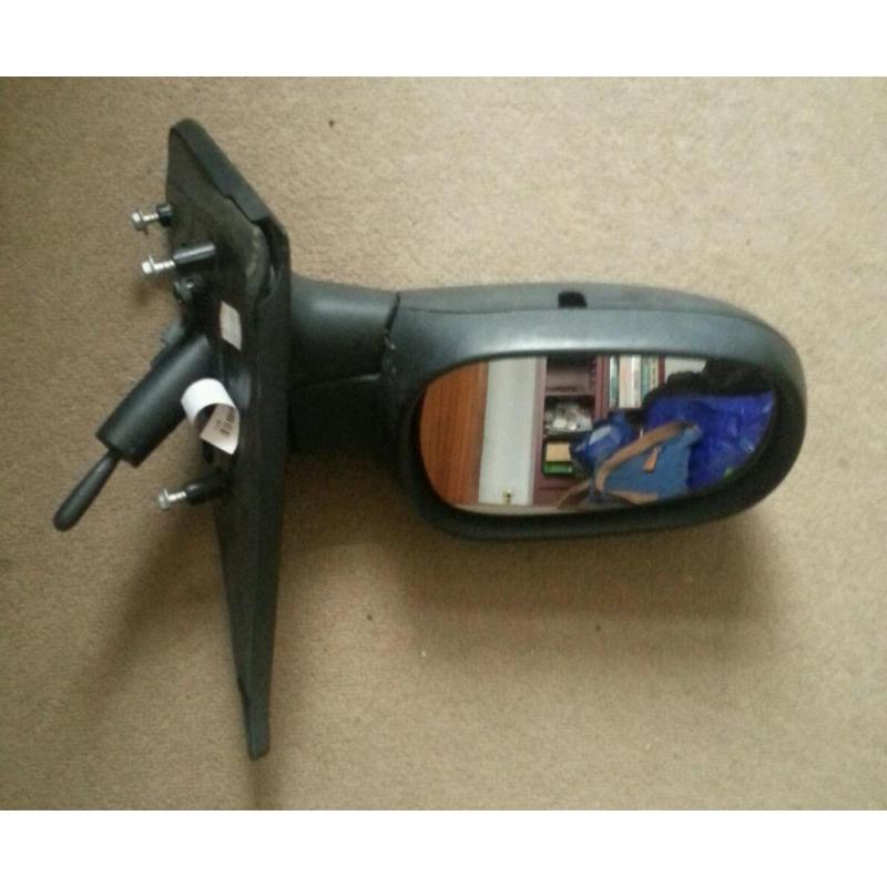 Clip left hand side mirror