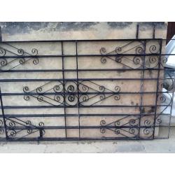 Wrought iron gate (black)