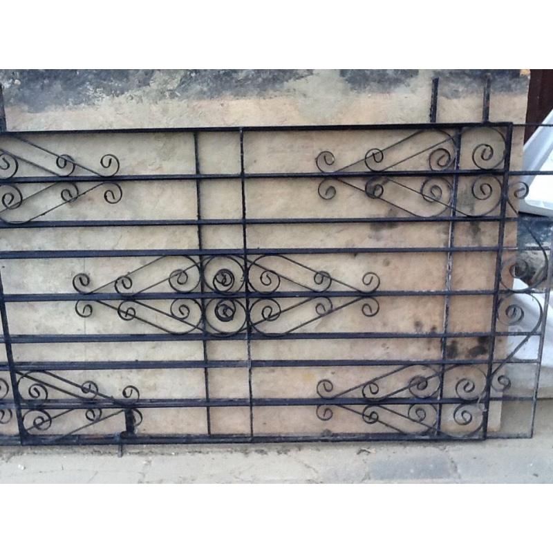 Wrought iron gate (black)